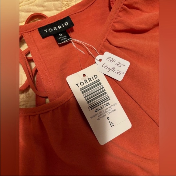 NWT Torrid 0 Seersucker Surplice Salmon top with open back - Picture 2 of 4